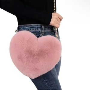 Crossbody Heart Shape Faux Fur Purser New No Tags Unbranded ❤️